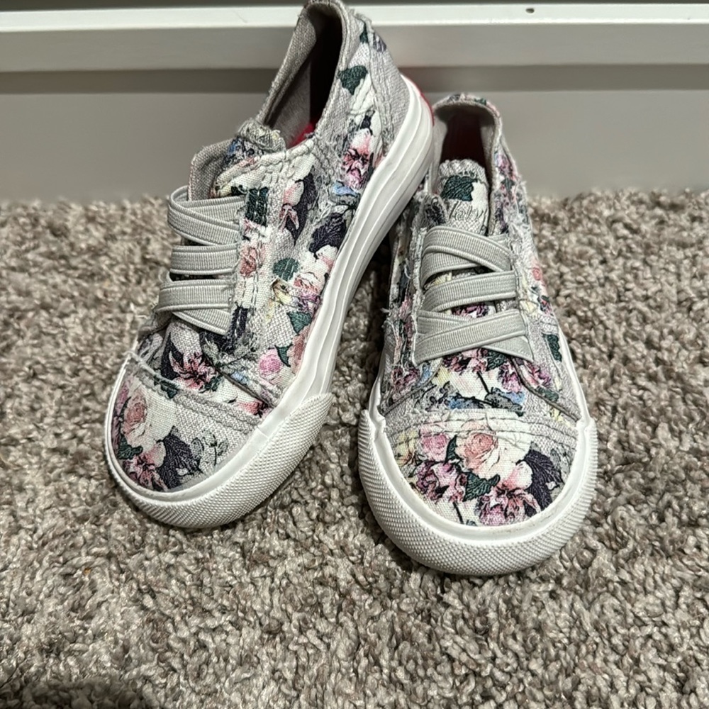 Adorable Blowfish Malibu Kids Marley-k Toddler shoes - Size 7 -Grey Floral print
